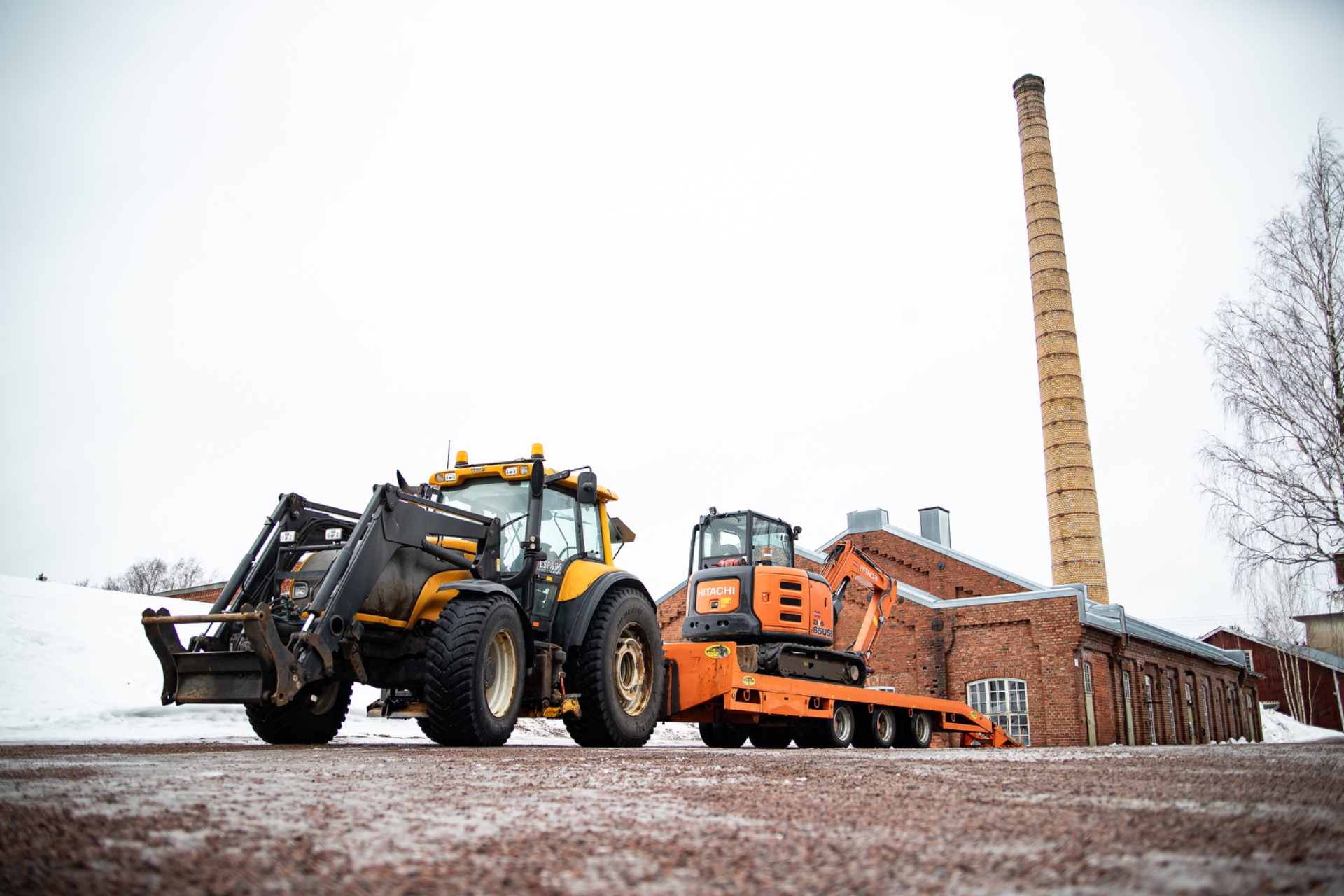 Valtra traktori Hitachi kaivinkone Stockfors Pyhtää